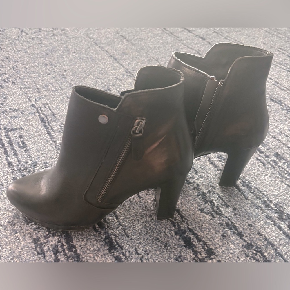 New!  Rizzoli black, genuine, leather booties 🖤